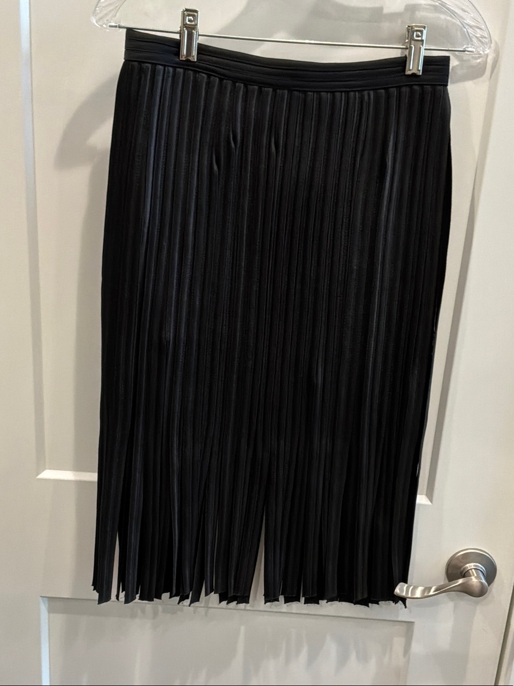 Tadashi 90s Size 4 Black Pleated Midi Skirt Mesh Lining Shine Zip Back Party